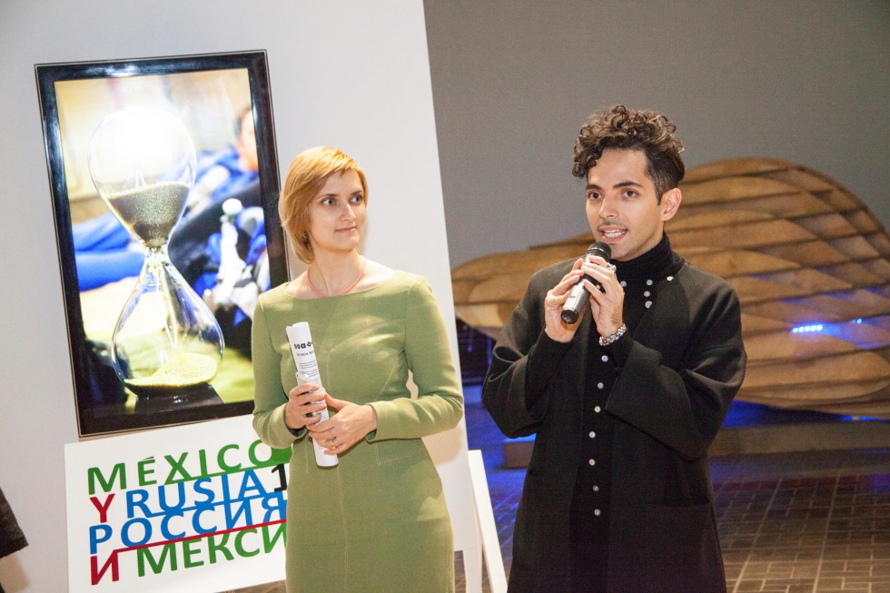 La Gravedad in Moscow. Nahum on the right. Courtesy Nahum.